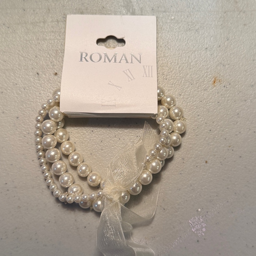 Roman Pearl White Beaded Bracelet